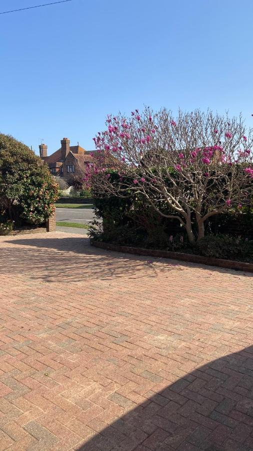 Beautiful Bexhill Cottage With Garden 3 Mins Walk To Beach Exterior foto