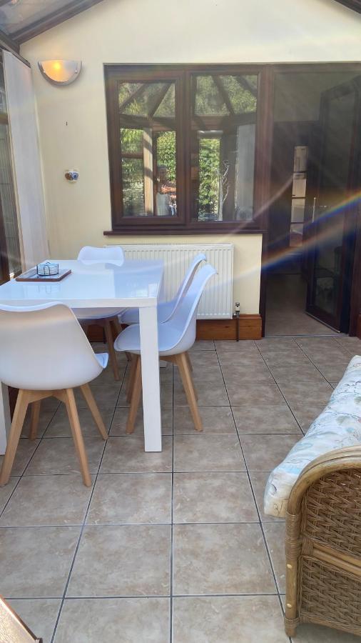 Beautiful Bexhill Cottage With Garden 3 Mins Walk To Beach Exterior foto